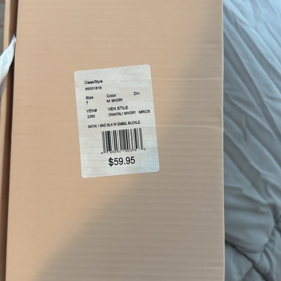 NEVER WORN, new beautiful Be Mine Heel style number 65051818 - Picture 4 of 4